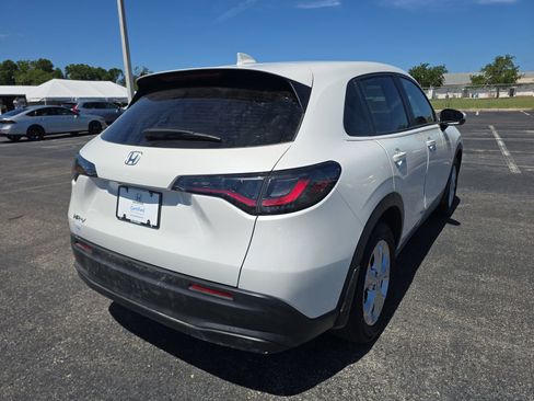 Certified 2024 Honda HR-V LX image 3