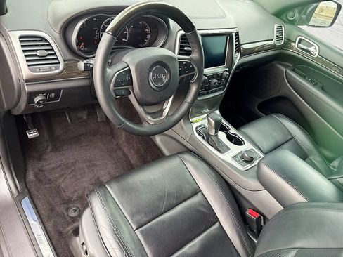 Used 2018 Jeep Grand Cherokee Overland AWD/4WD image 9