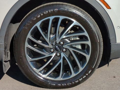 Used 2020 Lincoln Nautilus Reserve image 10