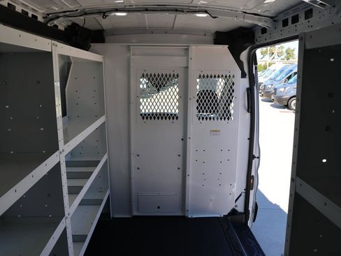 Used 2020 Ford Transit 250 Medium Roof image 17