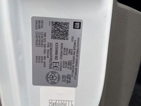 Used 2024 Chevrolet Express 2500 w/ Driver Convenience Package image 30