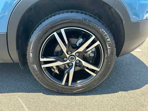 Used 2025 Volvo XC40 B5 Core AWD/4WD image 9