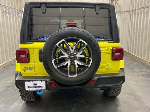 Used 2024 Jeep Wrangler Unlimited w/ Convenience Group AWD/4WD image 21
