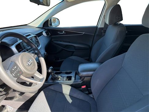 Used 2017 Kia Sorento LX image 9
