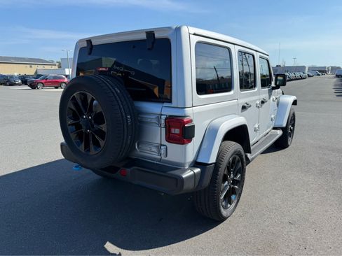 Used 2023 Jeep Wrangler Sahara w/ Cold Weather Group image 13