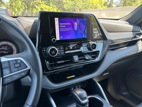 Used 2025 Toyota Highlander XSE AWD/4WD image 17