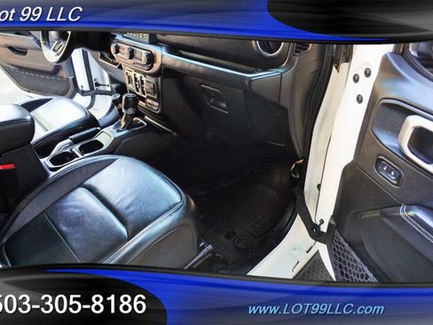 Used 2018 Jeep Wrangler Unlimited Sahara AWD/4WD image 30