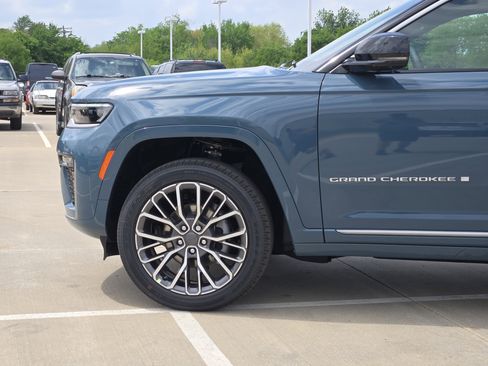 New 2026 Jeep Grand Cherokee Summit AWD/4WD image 5