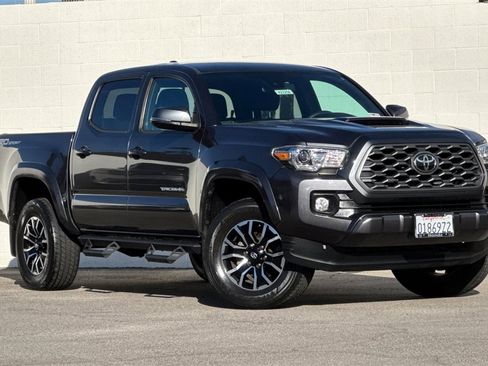 Used 2020 Toyota Tacoma TRD Sport image 2