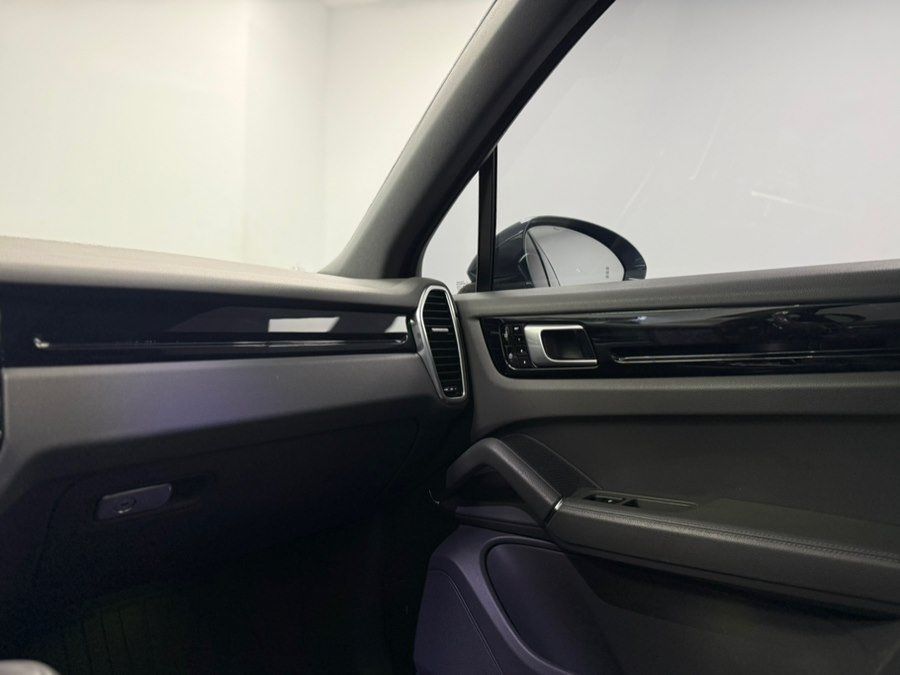 Used 2019 Porsche Cayenne S w/ Premium Plus Package AWD/4WD image 58