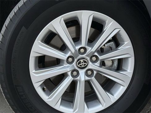 Used 2025 Toyota Grand Highlander AWD image 9