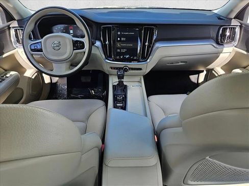 Used 2020 Volvo S60 T5 Momentum image 16