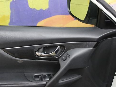 Used 2017 Nissan Rogue SV AWD/4WD image 12