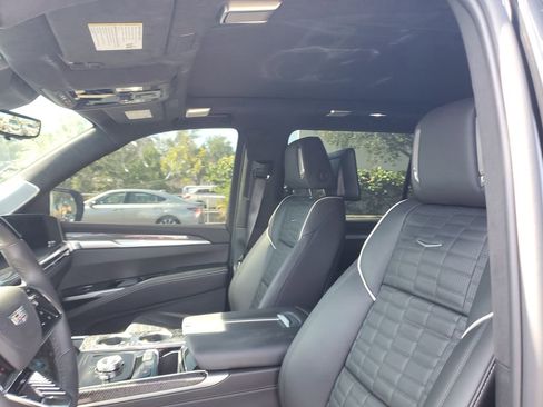 Used 2025 Cadillac Escalade ESV V w/ LPO, ONYX Package AWD/4WD image 20