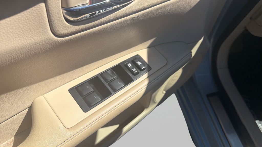 Used 2014 Lexus ES 300h w/ Luxury Package w/Bamboo Trim FWD image 10