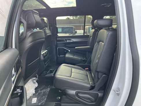New 2026 Jeep Grand Wagoneer L 4WD image 9