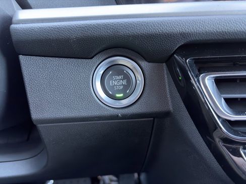 Used 2025 Chevrolet Traverse LT image 25