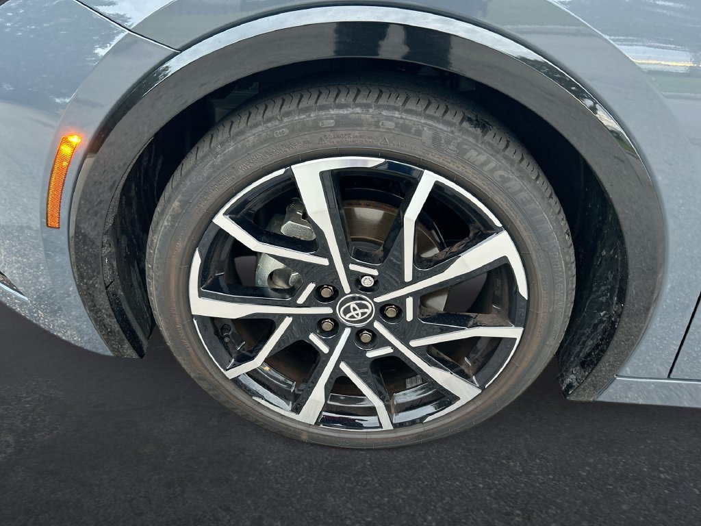 Certified 2025 Toyota Prius Plug-In Hybrid FWD image 10