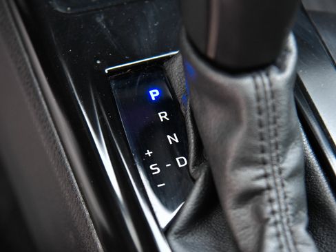 Used 2025 Toyota Camry SE w/ Convenience Package FWD image 29