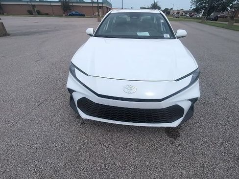 Used 2025 Toyota Camry SE w/ Convenience Package FWD image 14
