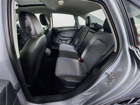 Used 2025 Volkswagen Jetta SE FWD image 29