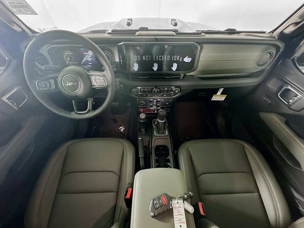 New 2026 Jeep Gladiator Mojave w/ Technology Group AWD/4WD image 9