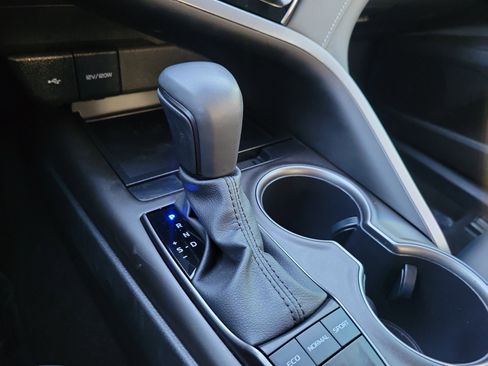 Used 2024 Toyota Camry SE image 20