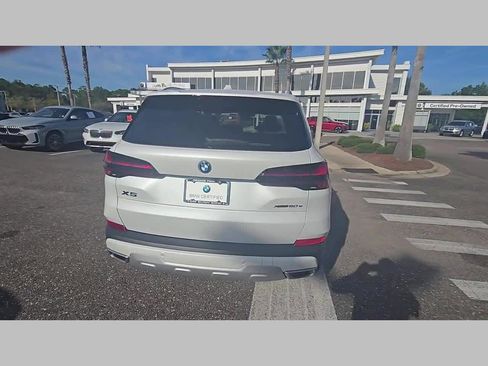 Certified 2025 BMW X5 xDrive50e w/ Premium Package image 32