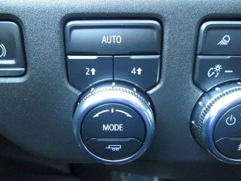 Used 2023 GMC Sierra 1500 SLT image 17