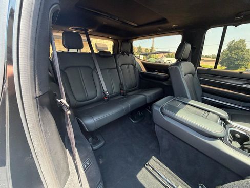 Used 2022 Jeep Grand Wagoneer Series II AWD/4WD image 45