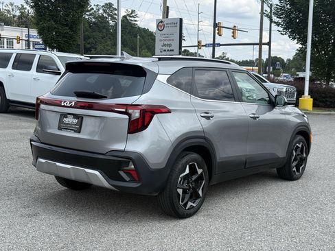 Used 2025 Kia Seltos EX FWD image 19