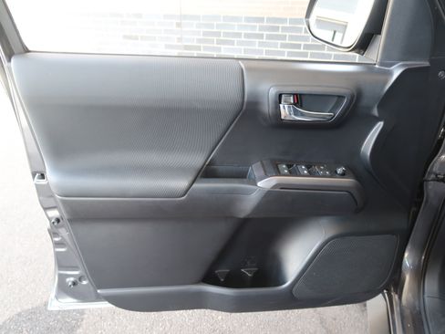 Used 2021 Toyota Tacoma TRD Sport w/ Technology Package RWD image 19