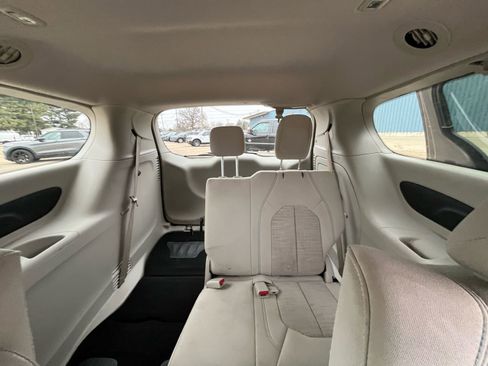 Used 2018 Chrysler Pacifica Touring Plus image 30