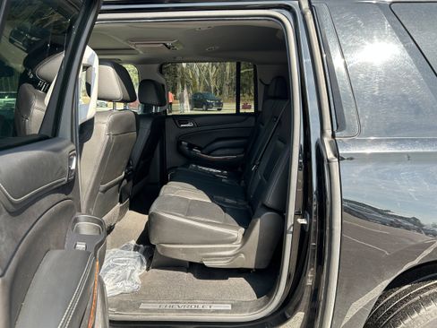 Used 2020 Chevrolet Suburban Premier image 16