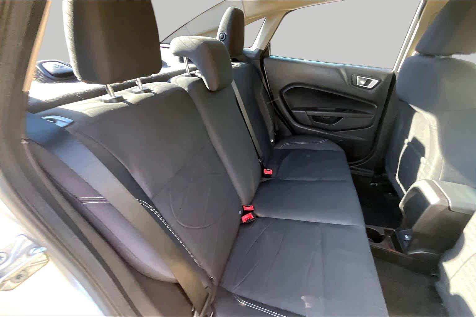 Used 2015 Ford Fiesta SE FWD image 34