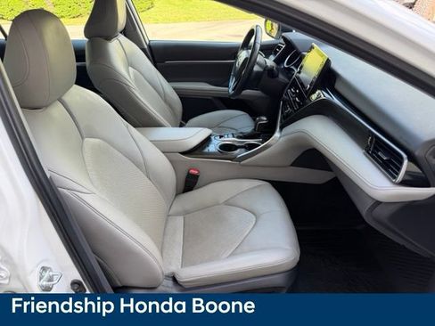 Used 2022 Toyota Camry XLE FWD image 43