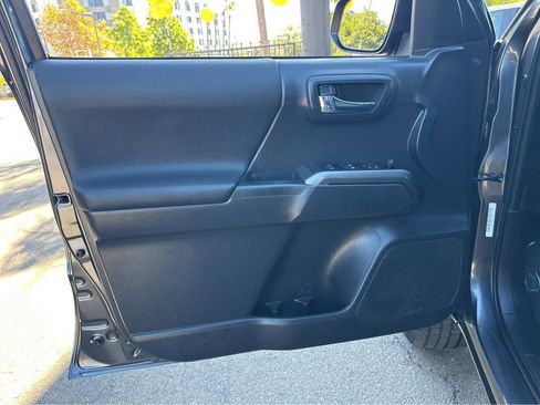 Used 2022 Toyota Tacoma TRD Off-Road image 15