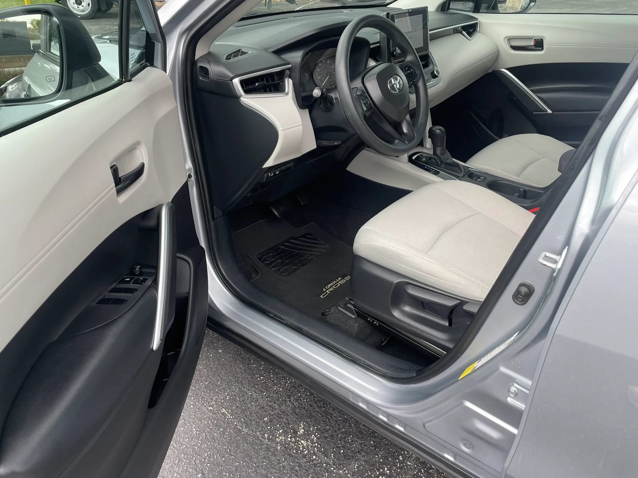 Used 2024 Toyota Corolla Cross L FWD image 10