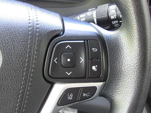 Certified 2020 Toyota Sienna L FWD image 23
