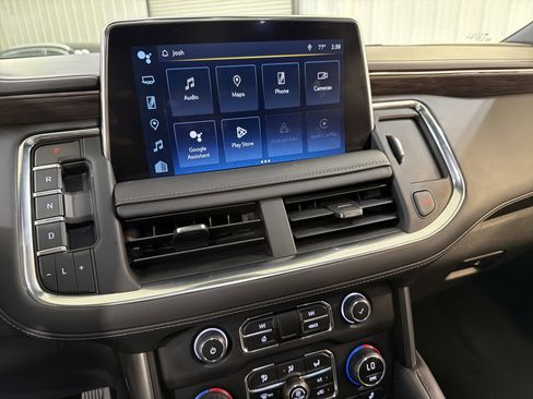 Used 2023 Chevrolet Suburban Z71 w/ Luxury Package image 19