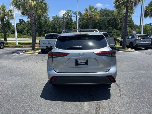 Used 2023 Toyota Highlander L AWD/4WD image 9