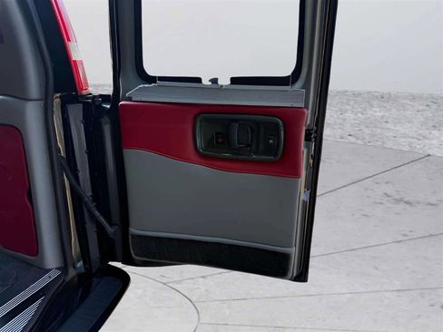 Used 2018 GMC Savana 2500 w/ Enhanced Convenience Package RWD image 33