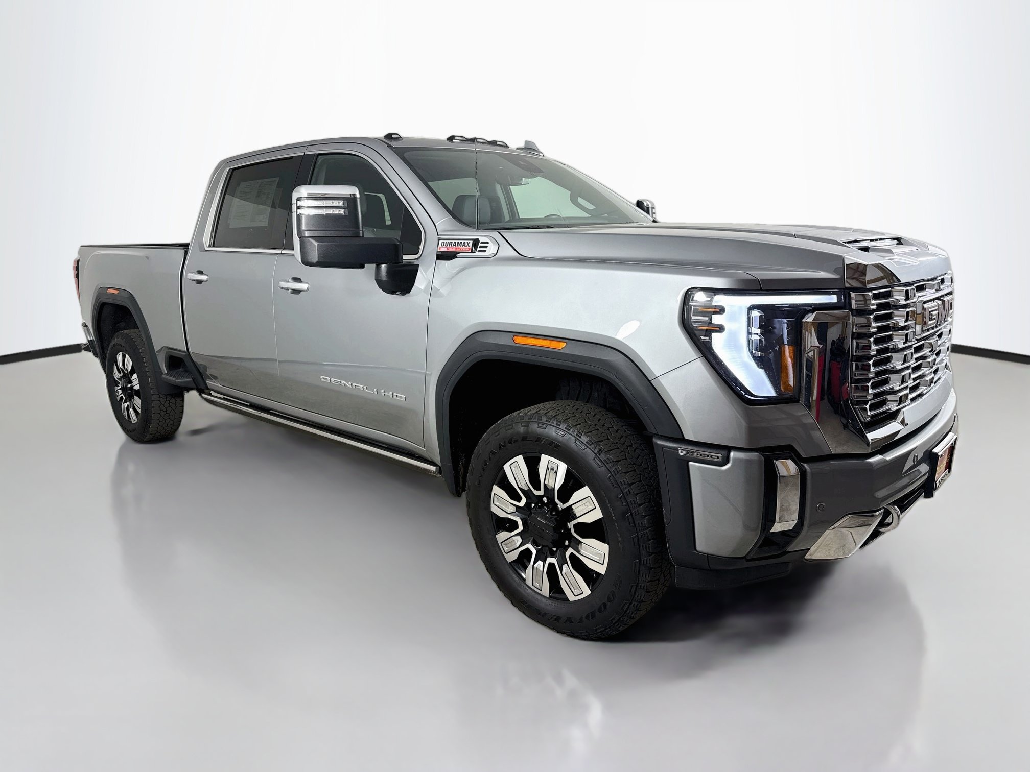 Used 2025 GMC Sierra 3500 Denali w/ Denali Reserve Package AWD/4WD image 1