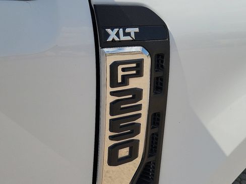 Used 2024 Ford F250 XLT w/ FX4 Off-Road Package AWD/4WD image 12