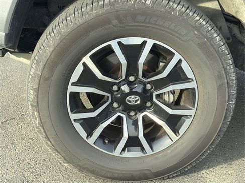Used 2022 Toyota Tacoma TRD Sport image 10