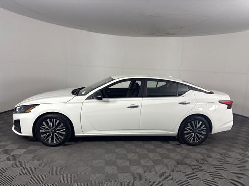 Used 2025 Nissan Altima 2.5 SV FWD image 7