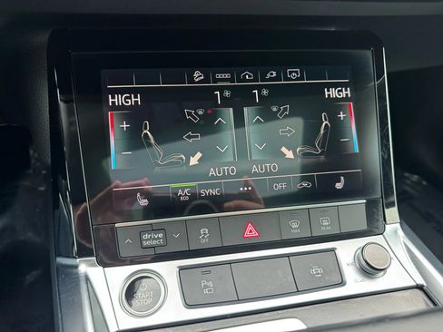 Used 2021 Audi e-tron Premium w/ Towing Package image 37