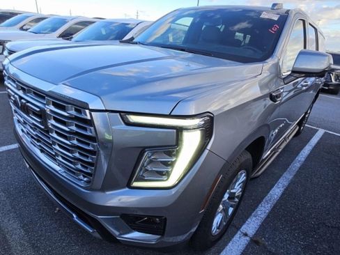 Used 2025 GMC Yukon XL Denali image 6
