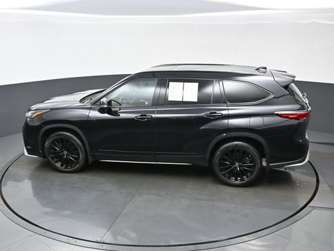 Used 2023 Toyota Highlander XSE FWD image 37