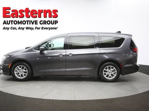 Used 2023 Chrysler Pacifica Touring-L image 61